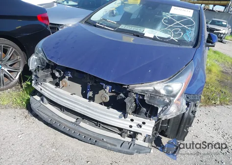 2016 Toyota Prius Four Touring z USA, uszkodzony, nr VIN JTDKARFUXG3524446